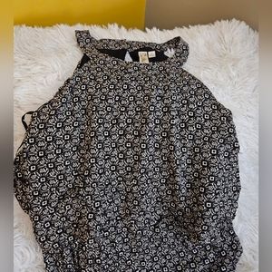 Sleeveless Black and white romper